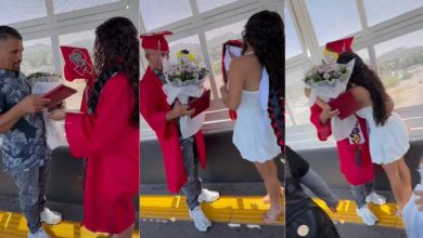 Joven conmueve al entregar su toga de graduación a su padre en el puente