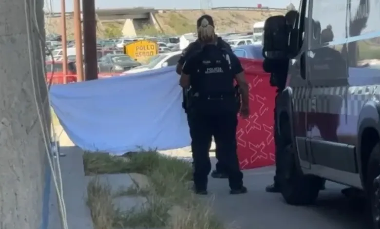 La Fiscalía informó que los familiares fueron detenidos por desobediencia y resistencia; continúa la investigación para determinar responsabilidades por la muerte del menor.
