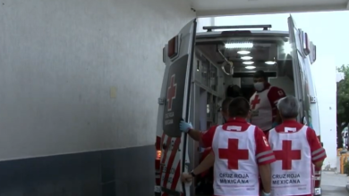 Agentes municipales iniciaron maniobras de RCP y paramédicos de la Cruz Roja lograron estabilizar a la mujer, de aproximadamente 35 años.
