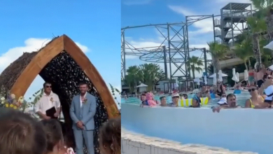 Una pareja estadounidense buscaba celebrar frente al mar, pero la ceremonia llamó la atención de numerosos bañistas que permanecieron en la zona para observar el evento.