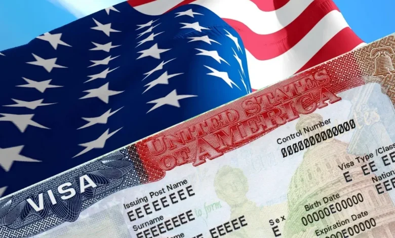 Pasaportes y visas de Estados Unidos bajo revisión migratoria