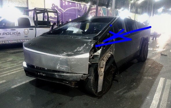 Tesla Cybertruck involucrada en un choque con cinco vehículos en Santa Úrsula Coapa, Coyoacán