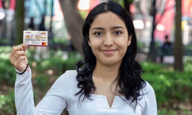 Tarjeta del Banco del Bienestar utilizada para recibir pagos de programas sociales en México