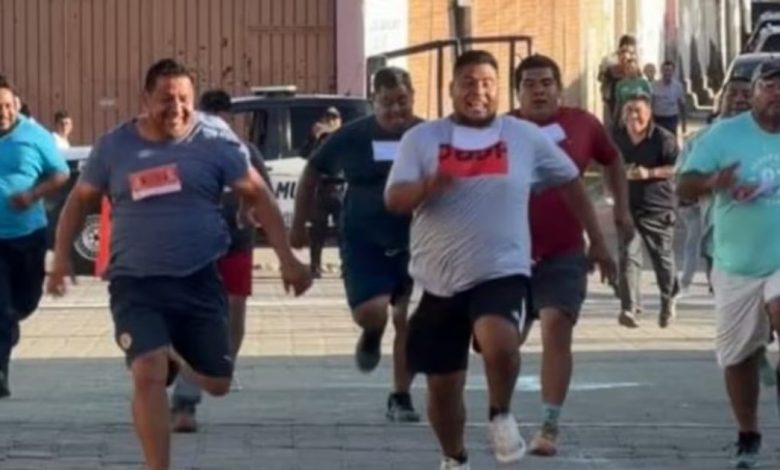 Participantes de una carrera recreativa recorren un circuito durante una competencia al aire libre