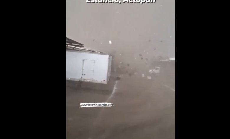 Láminas desprendidas y mercancía desplazada por fuertes ráfagas en la Central de Abastos de La Estancia, Actopan