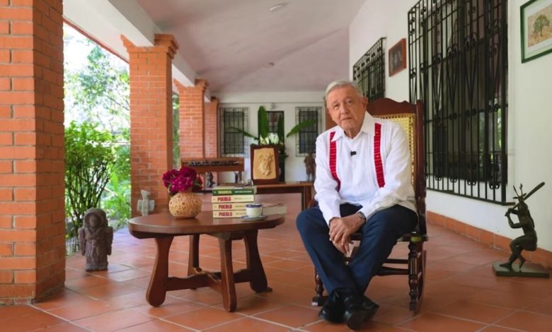 Andrés Manuel López Obrador durante el mensaje en el que presentó su libro Pueblo desde Chiapas
