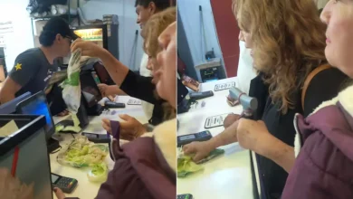 Captura del video viral de una clienta reclamando por una hamburguesa de 35 pesos sin pan en Carl's Jr.