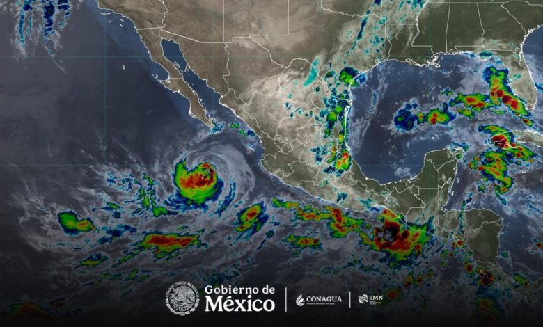 Representación satelital del huracán Rachel al sur de Baja California Sur con nubosidad sobre el occidente de México