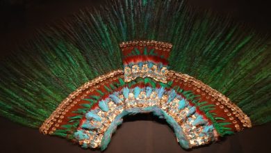 Tocado de plumas atribuido a Moctezuma II y resguardado en el Weltmuseum Wien de Austria
