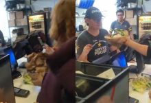 Hamburguesa servida con hojas de lechuga en lugar de pan durante una promoción de Carl’s Jr.